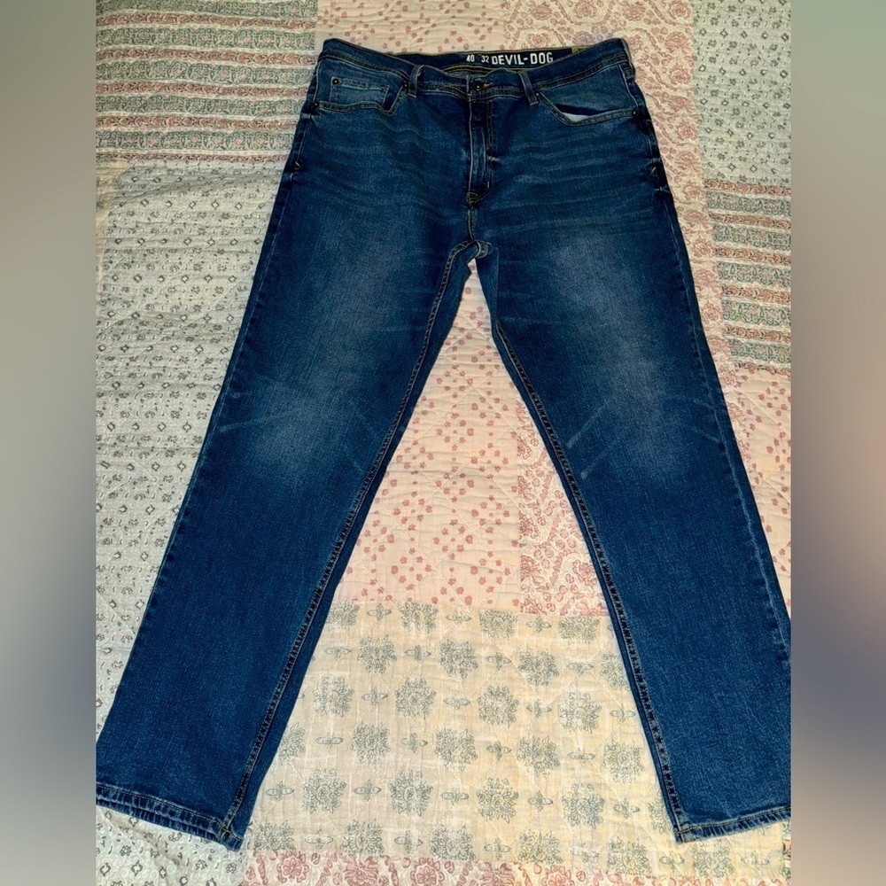Devil Dog brand men’s button-down jeans in excellent condition. Size 40x32